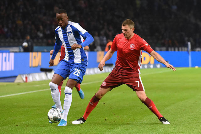 柏林赫塔客场反败为胜，赢得关键胜利