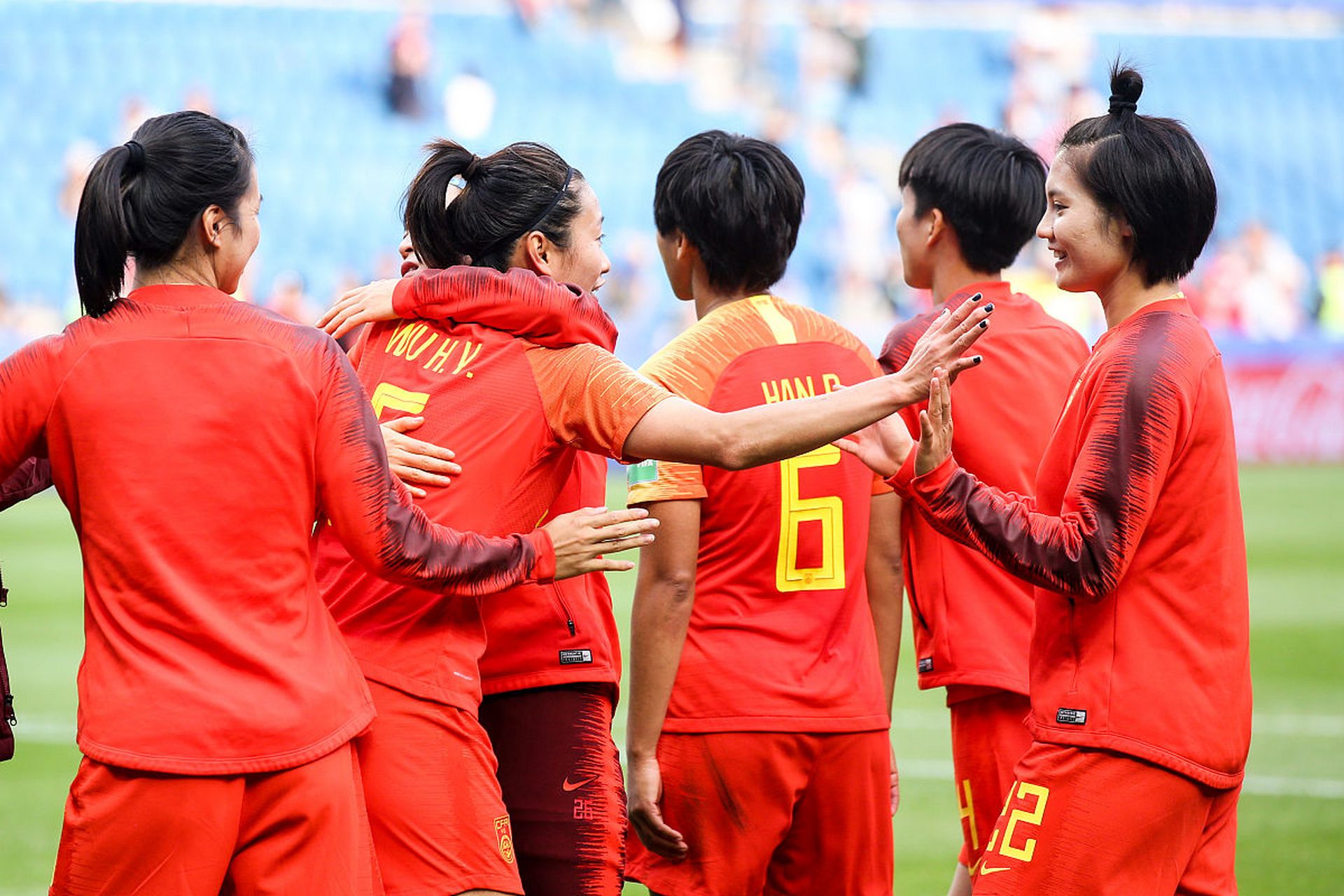 关于中国女足备战逆风而行，团队合作精彩呈现的信息